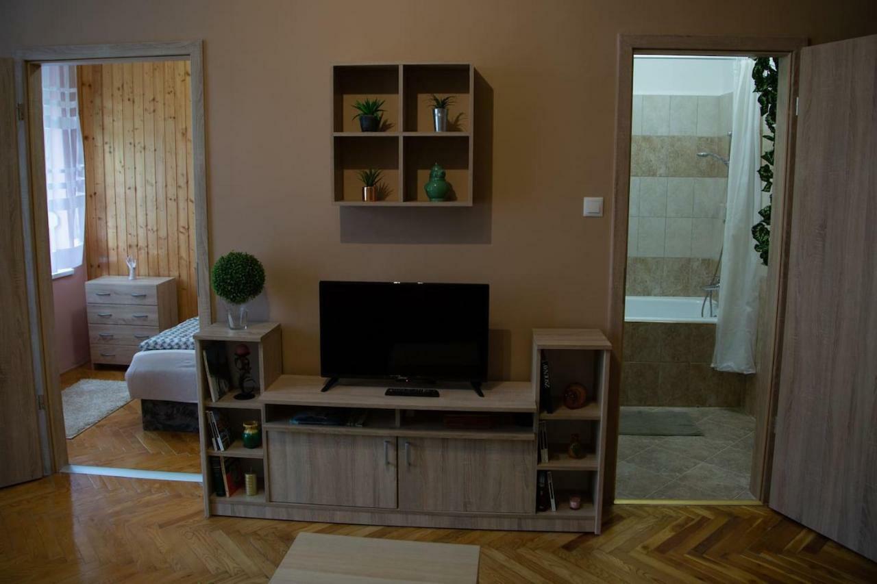 Koroesi Apartman Печ Экстерьер фото