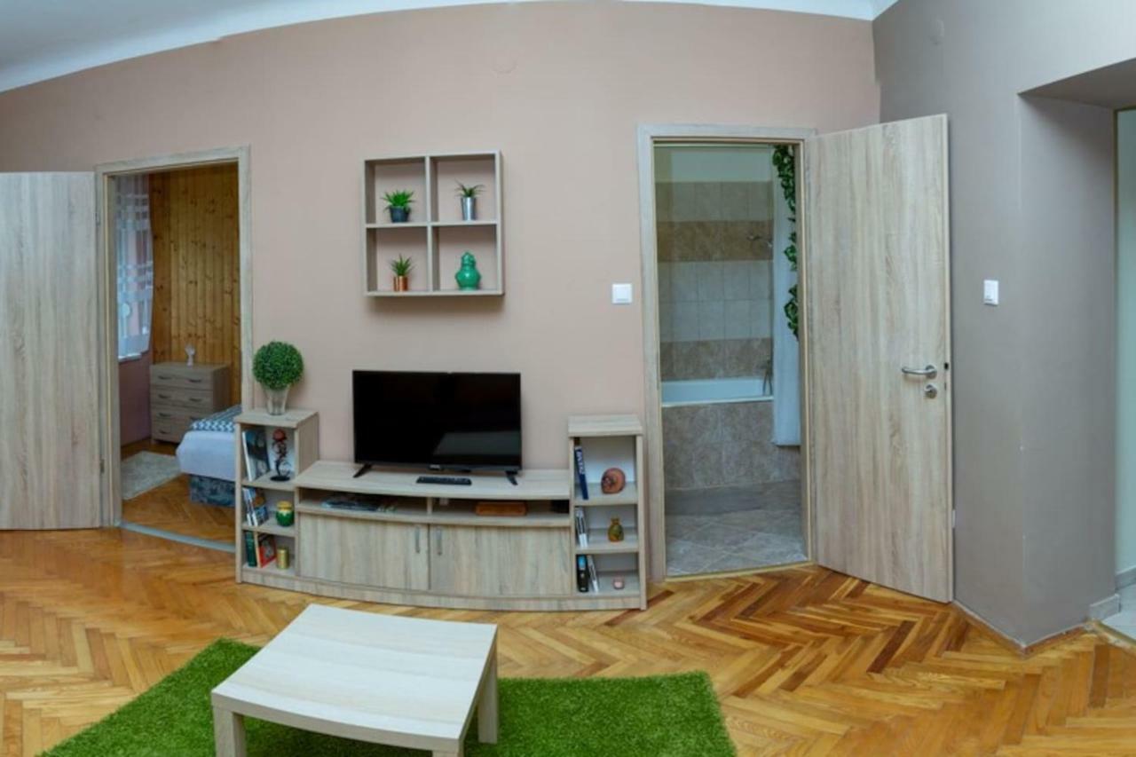 Koroesi Apartman Печ Экстерьер фото